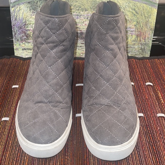 JF (Just Fab?) Jenny zippered high top Sneakers - Picture 2 of 10
